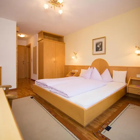 Haus Alpenrose 3*