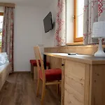 Alpenrose 게스트하우스 3*